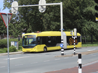 901920 Afbeelding van een onlangs in dienst genomen elektrisch aangedreven stadsbus van het merk Heuliez, type GX 437 ...